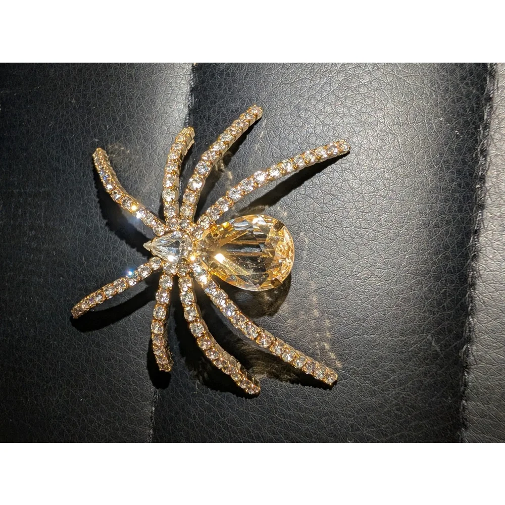 Gold tone Rhinestone Spider Brooch 2.5”x 2.25" Excellent Condition - Picture 4 of 5